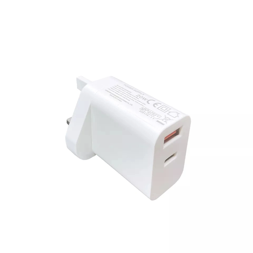 UK 3 Pin Plug in Quick Charging Adapter Dual Port Singapore Safety Mark 20W Pd USB C Wall Charger for Mobile Phone