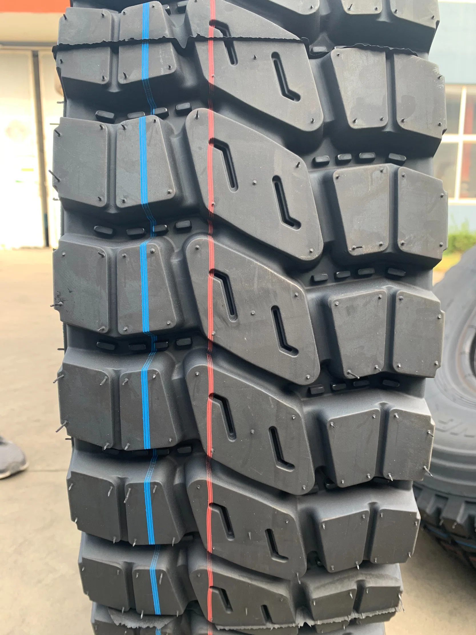 Neumáticos usados 10.00-20 de camiones nuevos de servicio pesado al por mayor