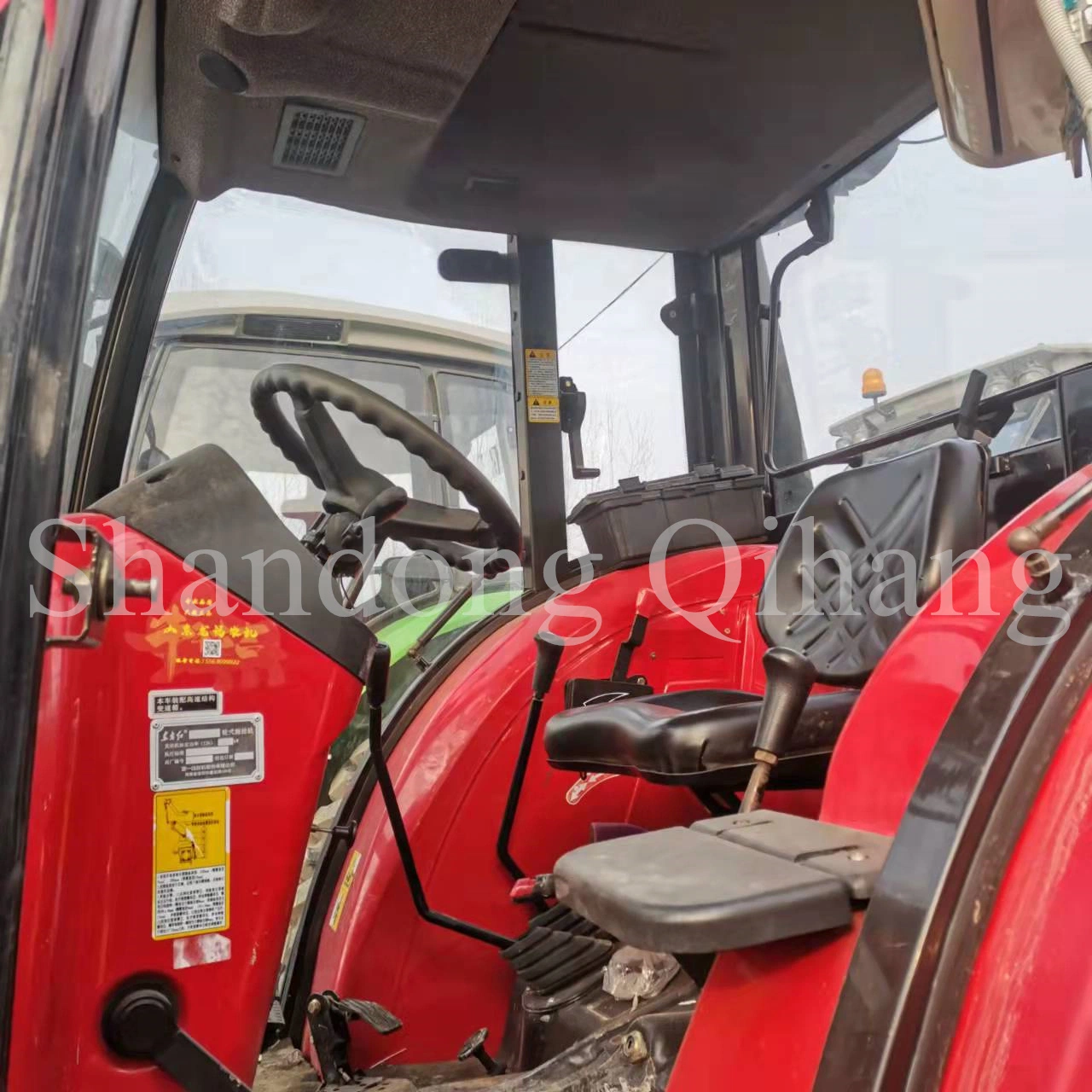 CE Approved Dq1304A 130HP 6 Cylinder Yto Engine 4X4 4WD Paddy Tire Agricultural Wheel Farm Tractor with Cabin for Sale