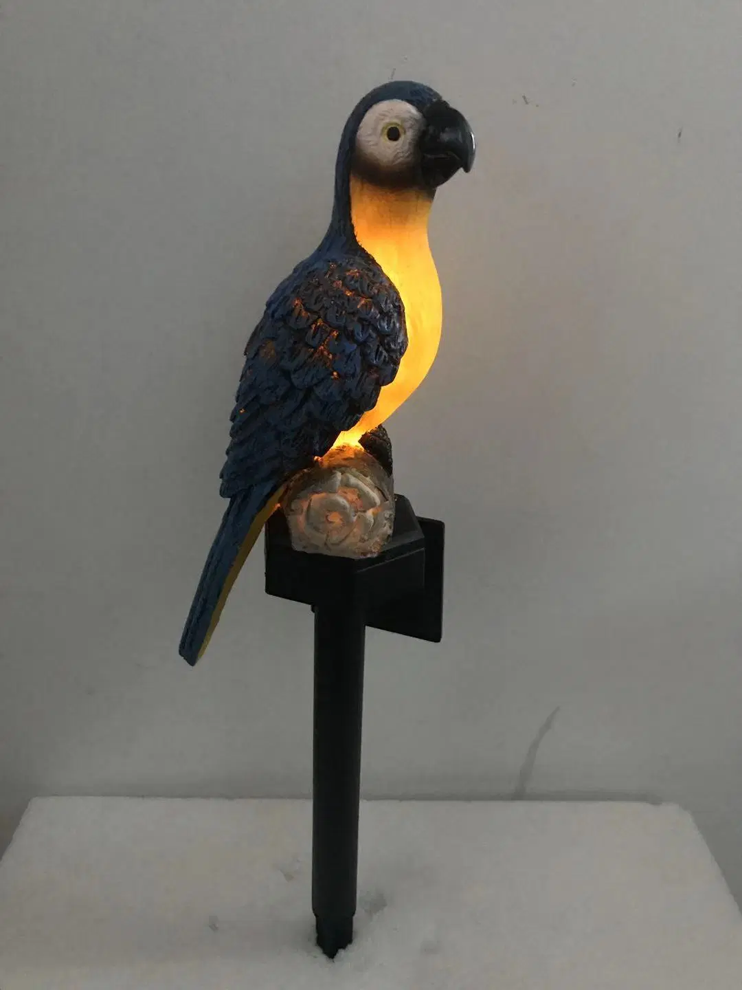 Wholesale Handcrafted Polyresin Animal Parrot Solar Light Stake Resin Parrot Sculpture