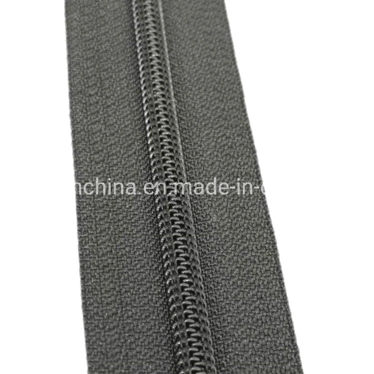 High quality/High cost performance Wholesale/Supplier 3# Nylon Zipper Long Chain for Bag