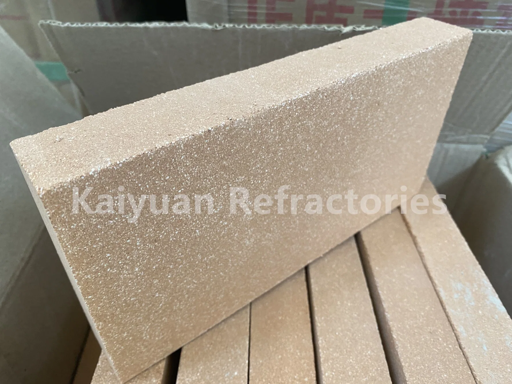 China Hersteller 18% Al203 Feuerclay Brick Bd 0,6g/cm Feuerfester Block Leichte Isolierung Feuer Ton Steine