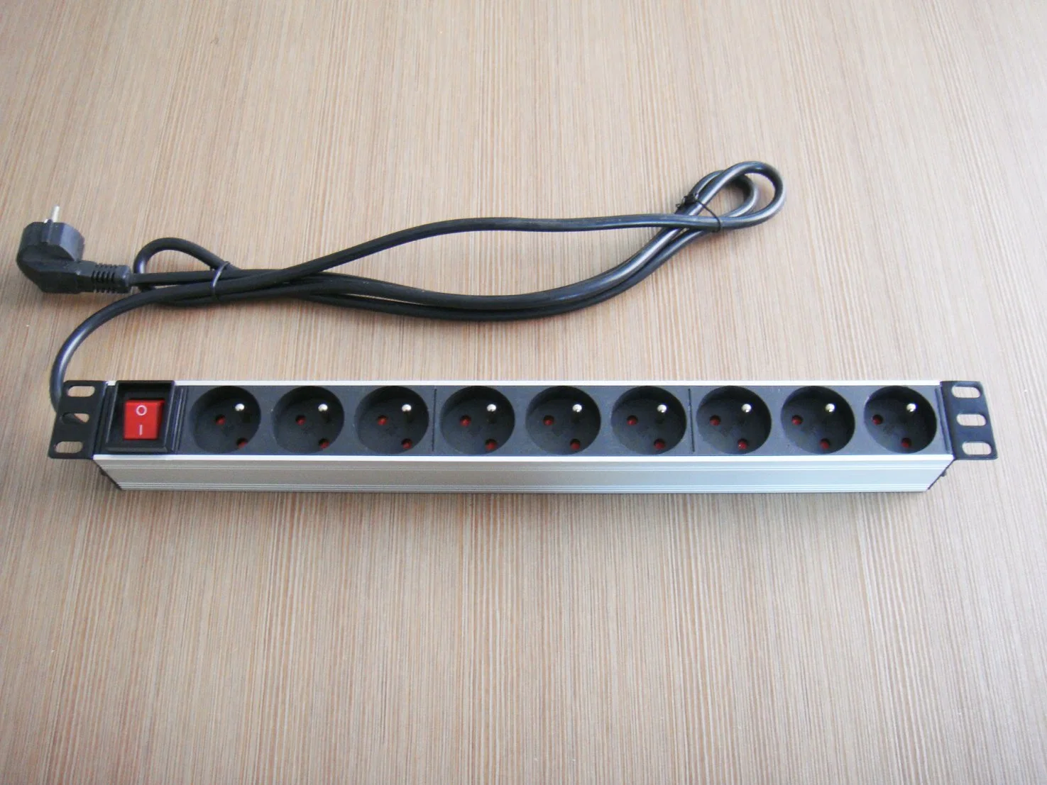 CE RoHS UL Multi-Function French Type Meter PDU for Network Server Rack