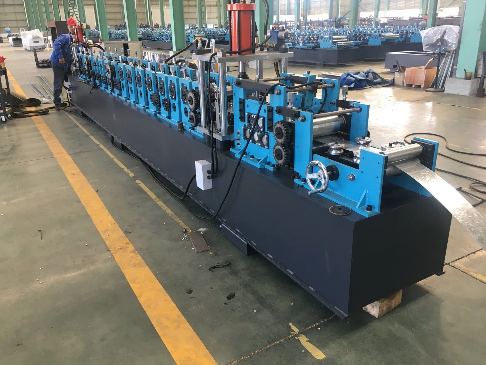 Huaheng Hot Selling Stent Solar Bracket Photovoltaic Roll Forming Machine