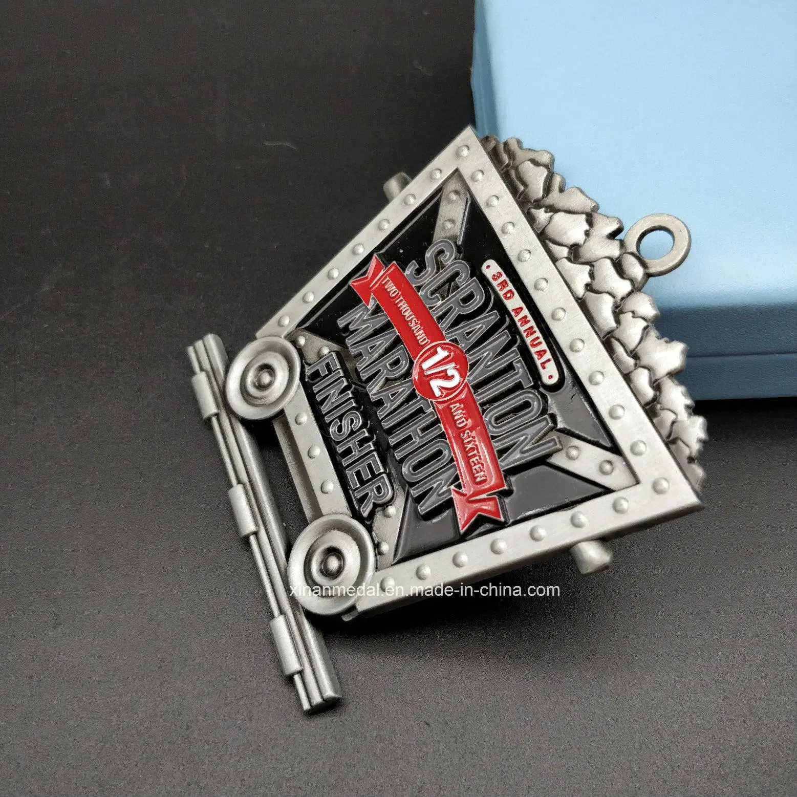 Customized Azinc Alloy Soft Enamel Marathon Medal