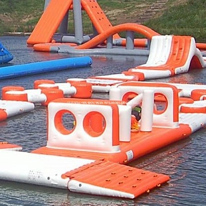 Parc de l'eau Jouets gonflables pour un usage commercial de 6 M d'obstacles de l'été parc flottant