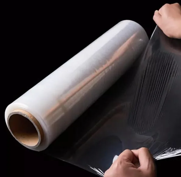 Film étirable transparent en plastique pour l'emballage de palettes, emballage durable.