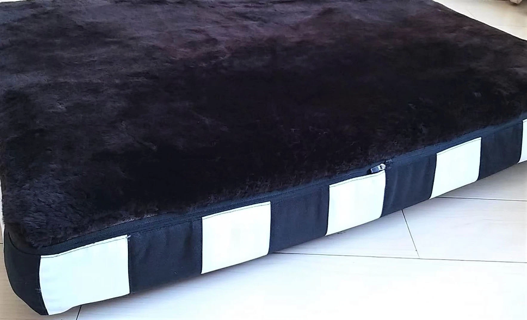 Luxury Eco-Friendly Long Wool Sheepskin Pet Bed