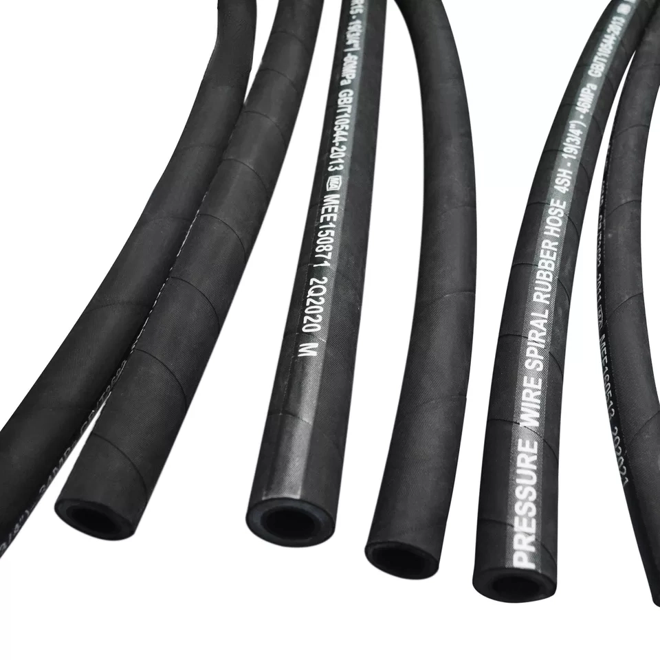 Professional Durable SAE 100 R1at/En853 1sn SAE 100 R2/En853 2sn Wire Braided Hydraulic Rubber Pipes Assembly