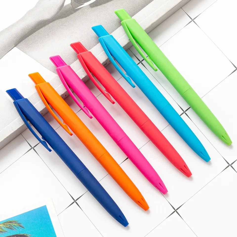 Promoción plástico caucho revestido bolígrafo Colorful School Stationery plástico Pluma logotipo personalizado pluma de regalo