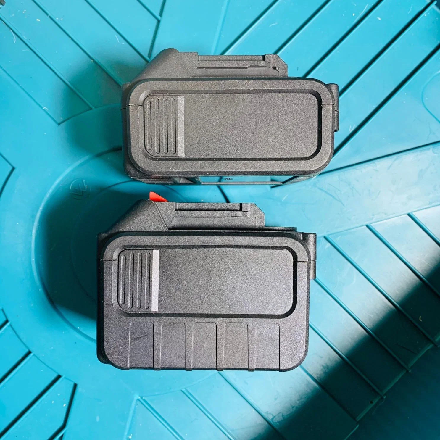 Des trousses à outils La Boîte à outils électriques sans fil rechargeable au lithium Brushless combinaison jeu de l'outil électrique
