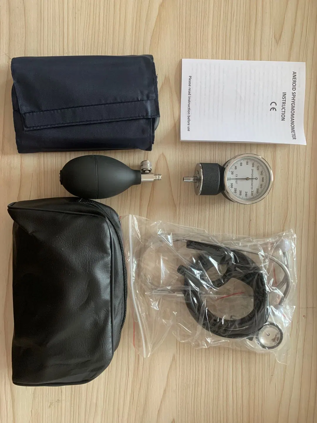 Medical Standard Manual Aneroid Sphygmomanometer with Single or Dual Stethoscope