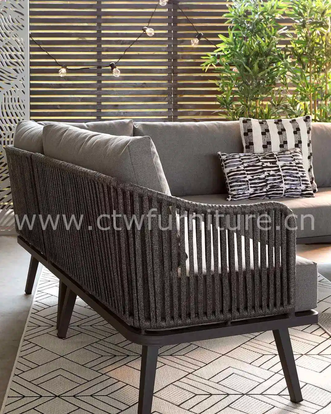 Muebles de jardín de aluminio modernos con sección de sofá lounge de cuerda.