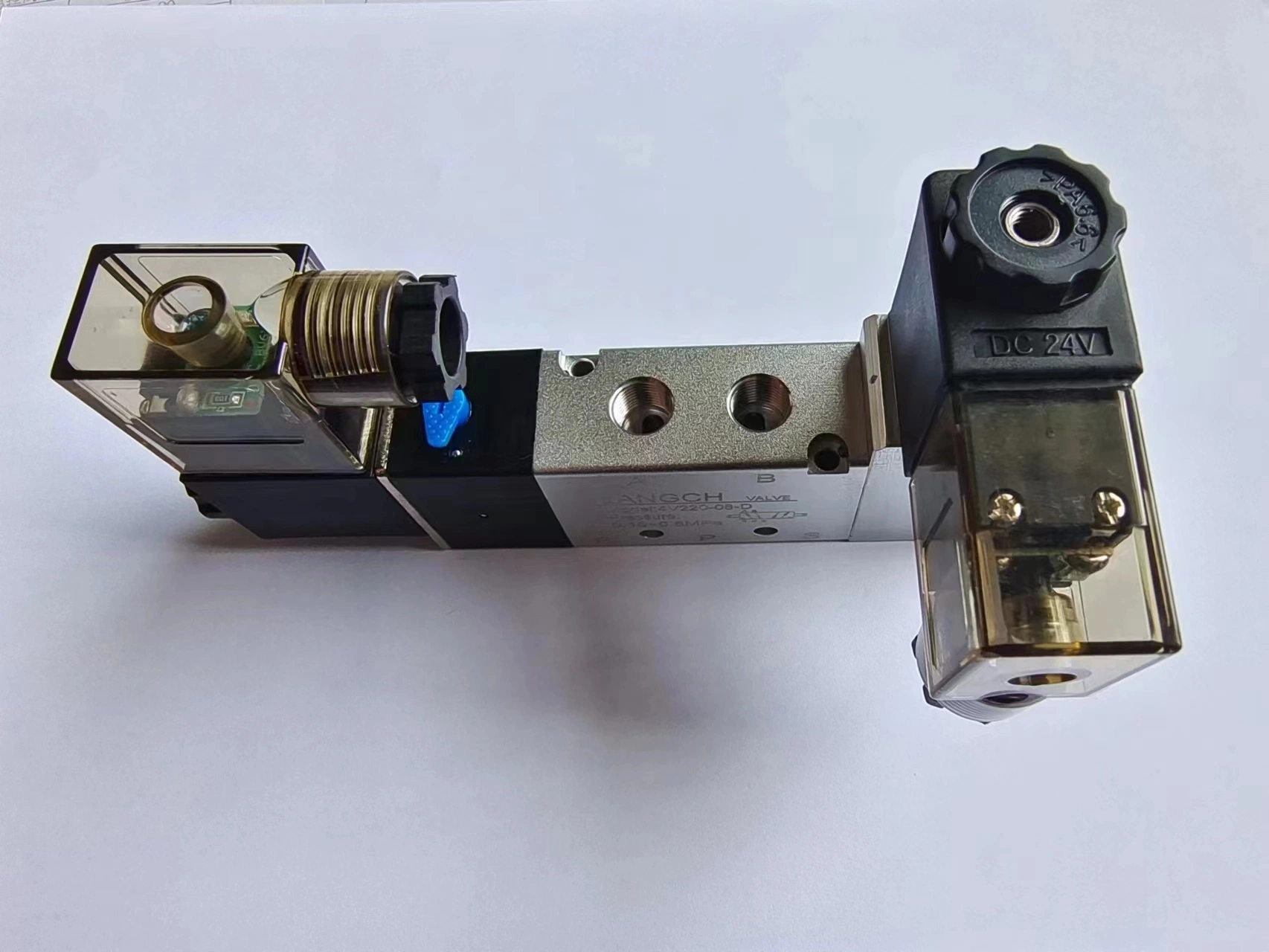 Hot Sale 4V220-08-D Solenoid Valve Pneumatic Valve