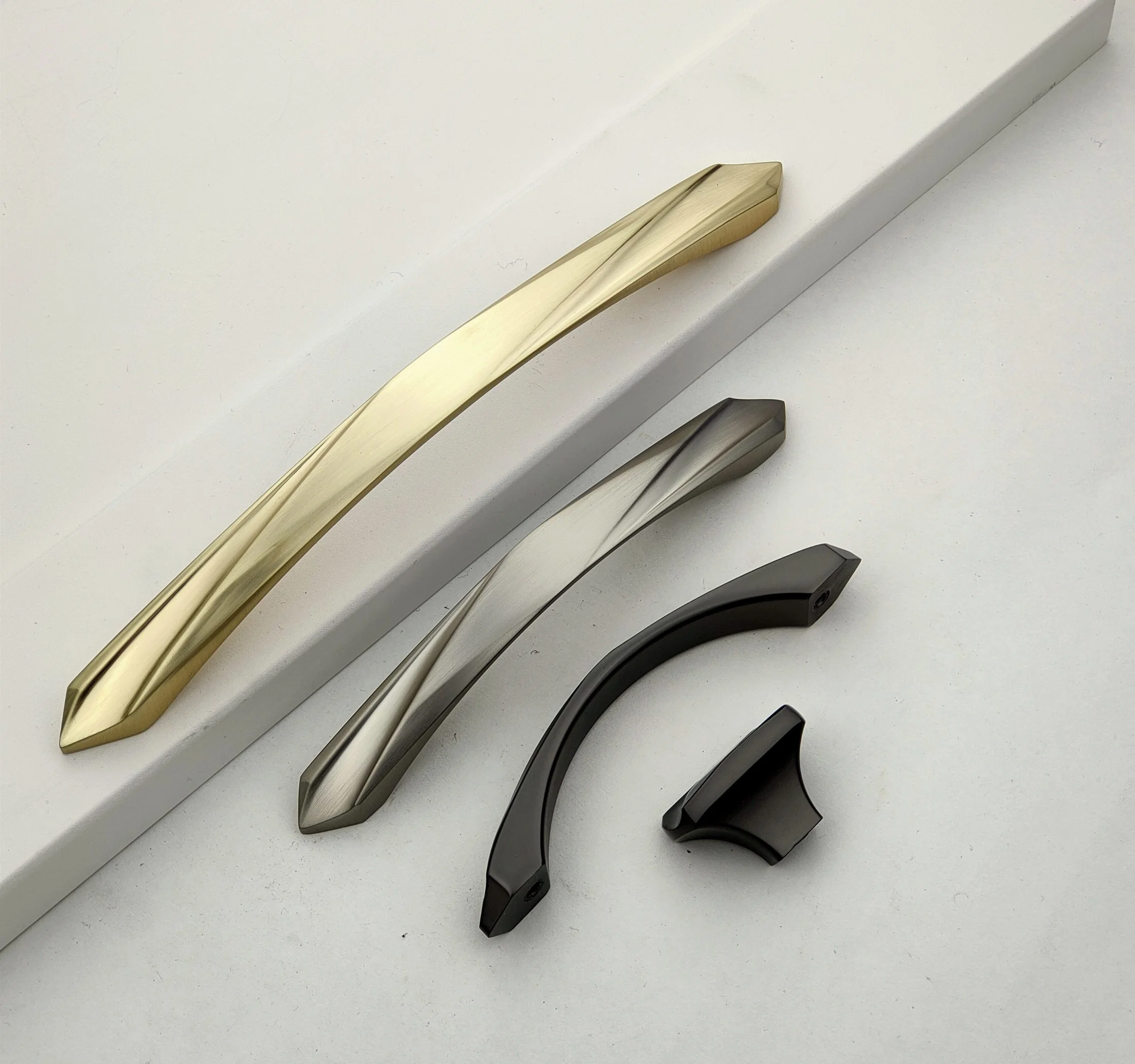 Pure Copper Zinc Alloy Cabinet Handle (GT812-128 BF)