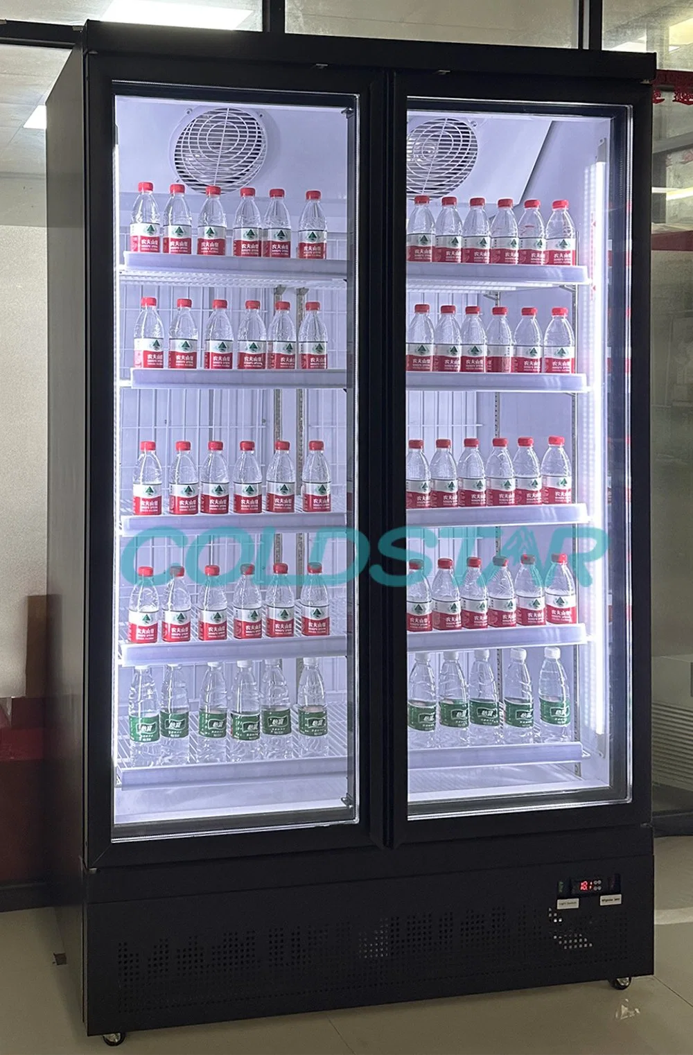 1 2 3 4 puertas de vidrio vertical con cabina de exposición refrigerada comercial Puerta leche bebidas Chiller