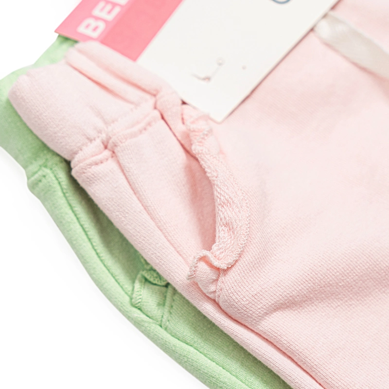 Shorts pour bébés et enfants filles avec logo personnalisé en coton éponge français, taille élastique avec cordons de serrage. Shorts pour tout-petits et enfants filles.