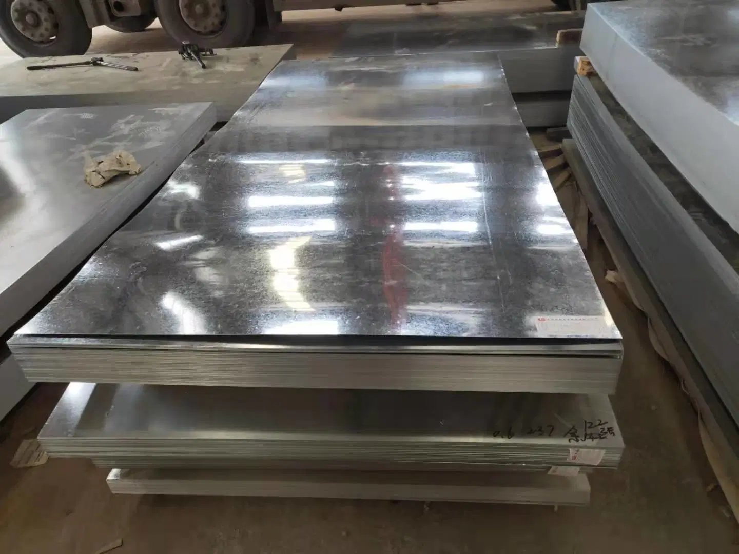 High Strength Hot Dipped Galvanized Q235B Standard Checkered Sizes ASTM A36 Mild Steel Chequered Plate for Boiler Plate and Build Sector