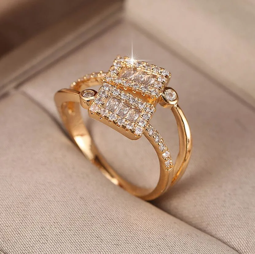 Wholesale/Supplier Zirconia 18K Gold-Plated Girl&prime; S Ring Jewelry Exquisite Diamond Micro-Inlaid Bride Ring