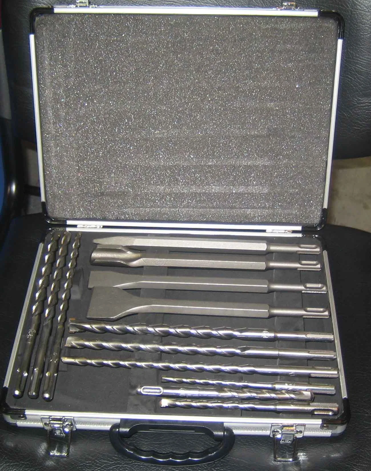 O SDS Plus conjunto da broca com caixa em alumínio