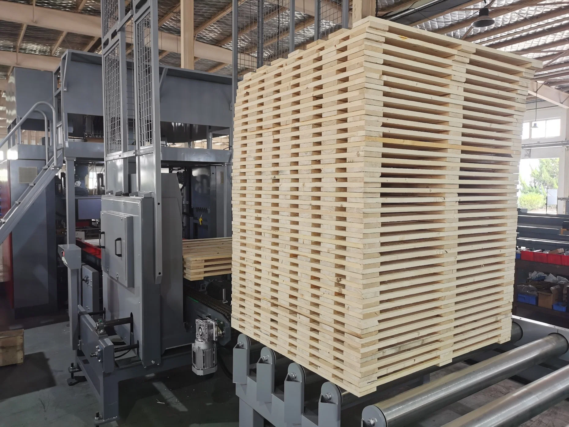 Pino de madera Epal Euro Pallet Assembly máquina produce línea / Radio Frecuencia