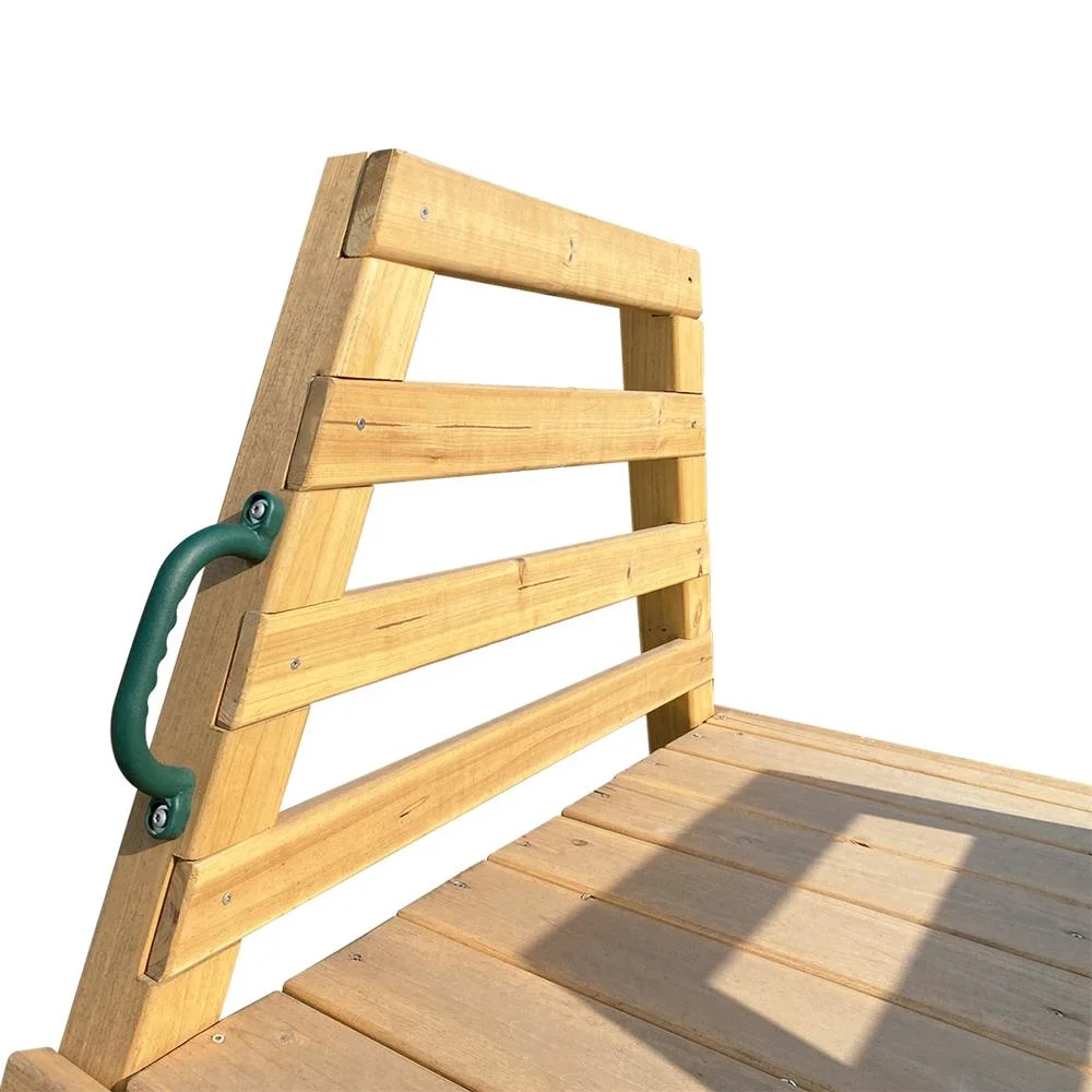 Juego de tobogán de madera con cuerda de escalada y columpio para niños.