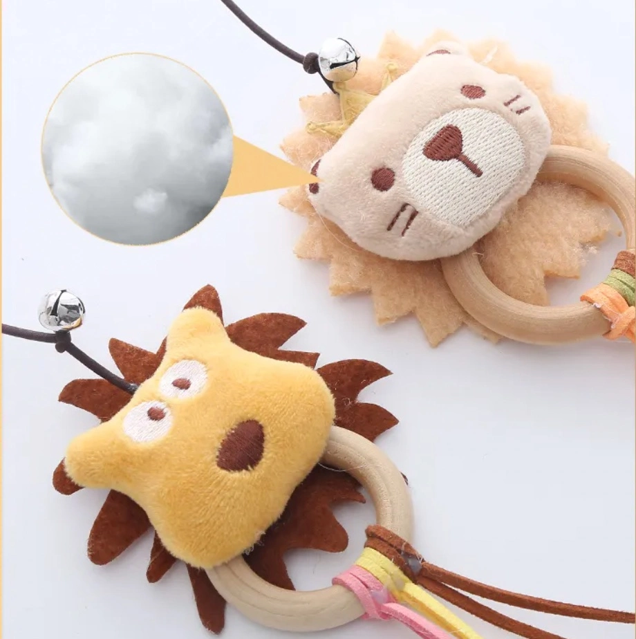 Wholesale/Supplier New Design Wooden Pole Lion Tickled Cat Teaser with Bell Interactive Cat Toy