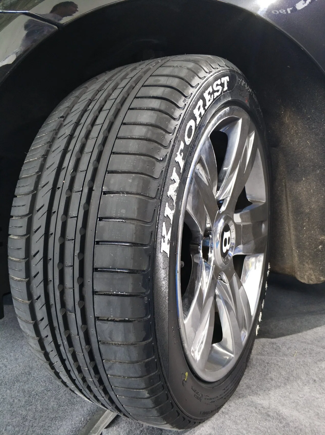 Non utilisé à bon marché les pneus Premium Grade pas utilisé les pneus 245/40ZR18 pour la vente faible bruit de la ville de Conduite de voiture de tourisme Eco Friendly ultra hautes performances en caoutchouc des pneus de voiture