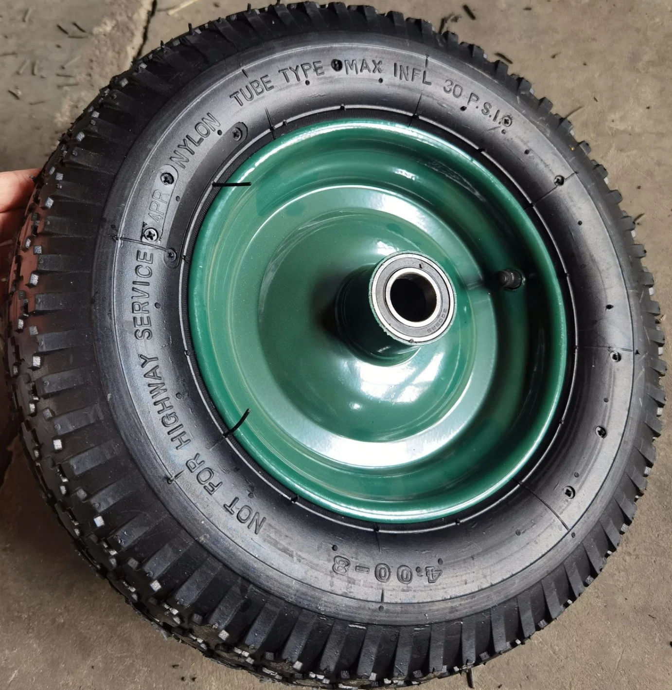 Neumático de caucho natural rueda de aire con llanta de acero para jardín Carretilla