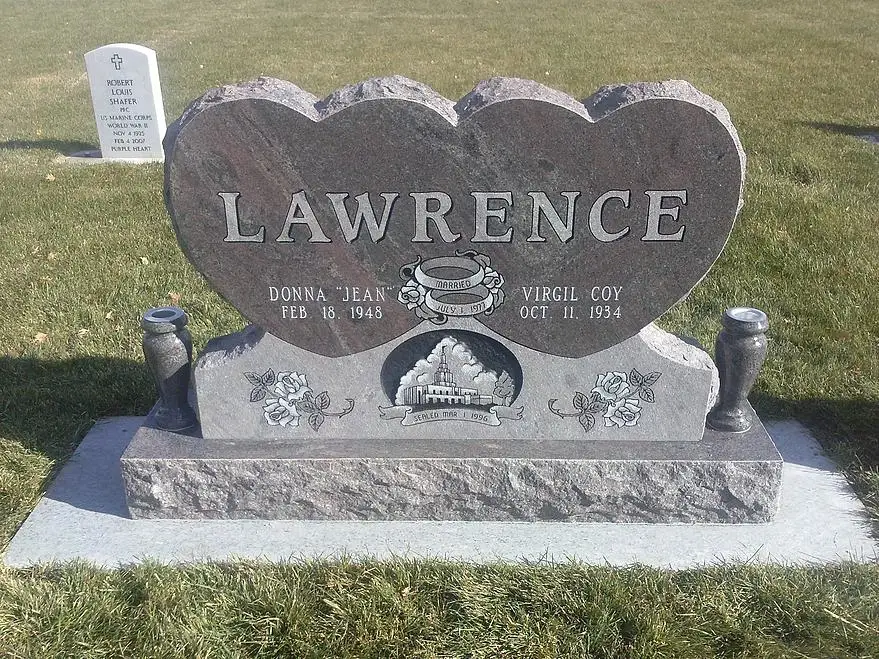 Pinnacle with Scalloped Edges Silver Cloud Granite Grave Stone