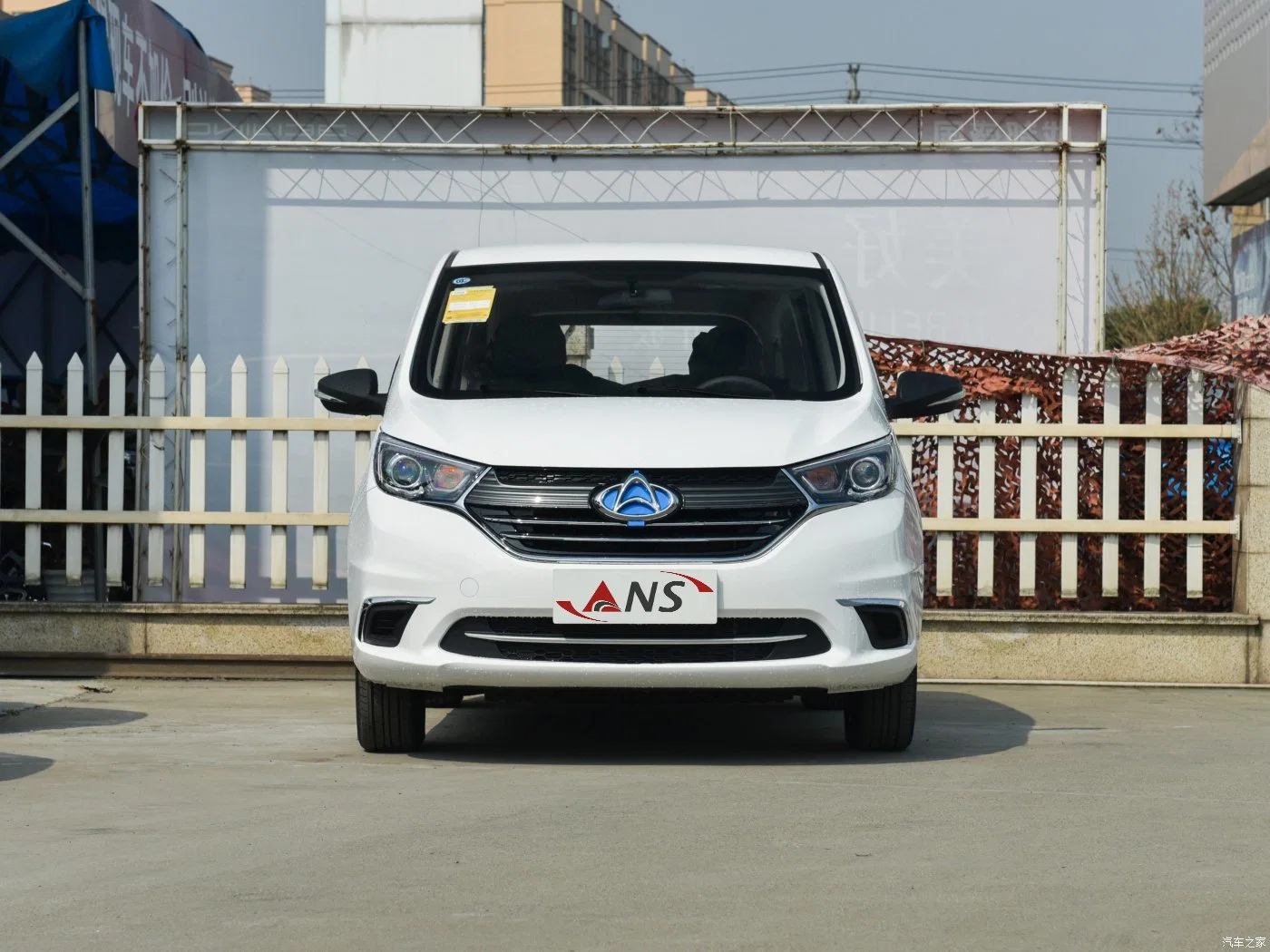 2021 Changan Oushan A600 EV 402km de backup remoto de la cámara de carga rápida clave monovolumen compacto China coche eléctrico para la venta