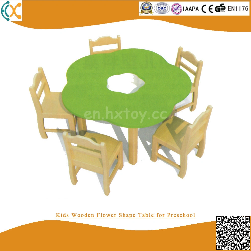 Muebles escolares de madera para el aula de kindergarten. Mesa de madera octagonal para niños.