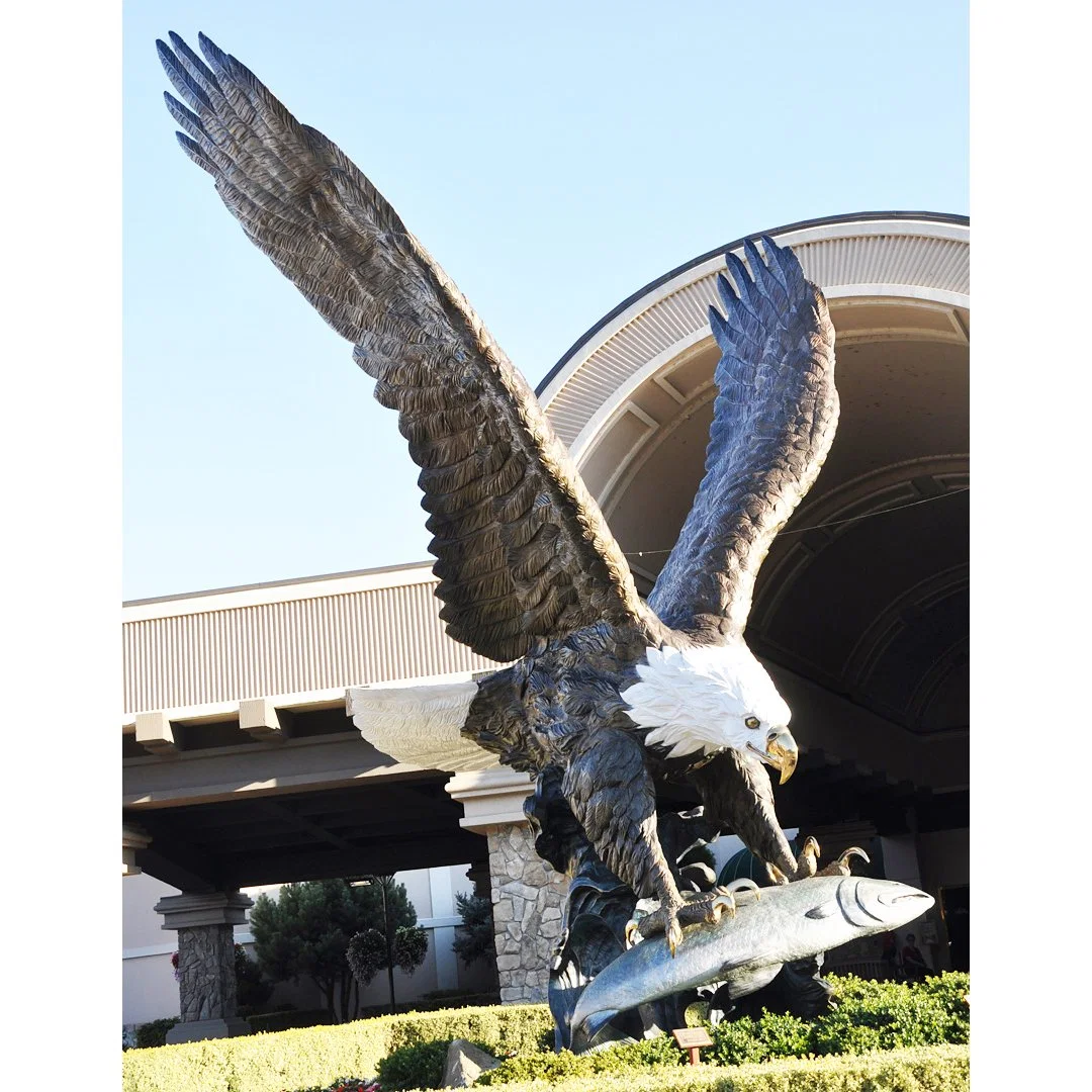 Hot Sale Bronze Eagle Statue Standing on a Fish for Garden Decor