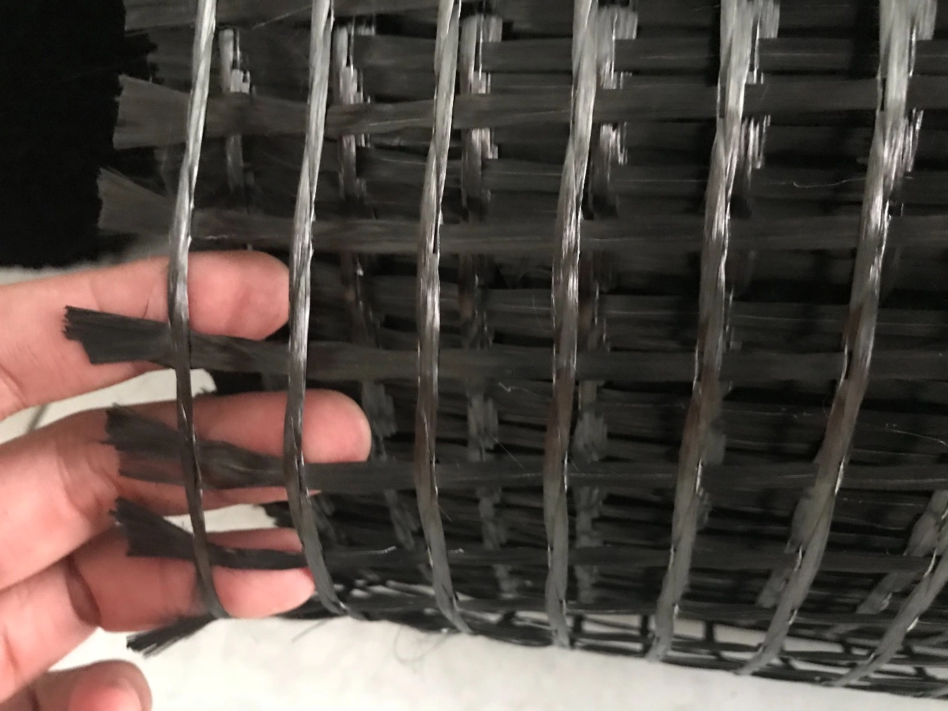 Factory Wholesale/Supplier Free Sample 20mm Mesh 150GSM Carbon Fiber Grid