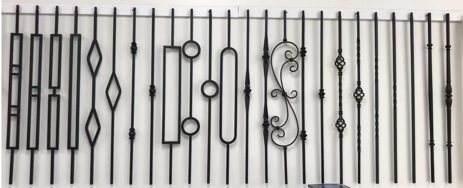 Ferro preto acetinado Balusters Fusos de ferro oco de Peças para escadas de metal com uma colher