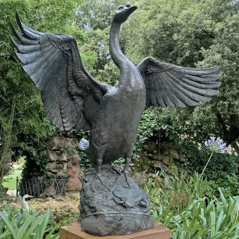 Jardín exterior decoración de bronce Goose con alas alargadas Escultura Bronce Estatua de ganso