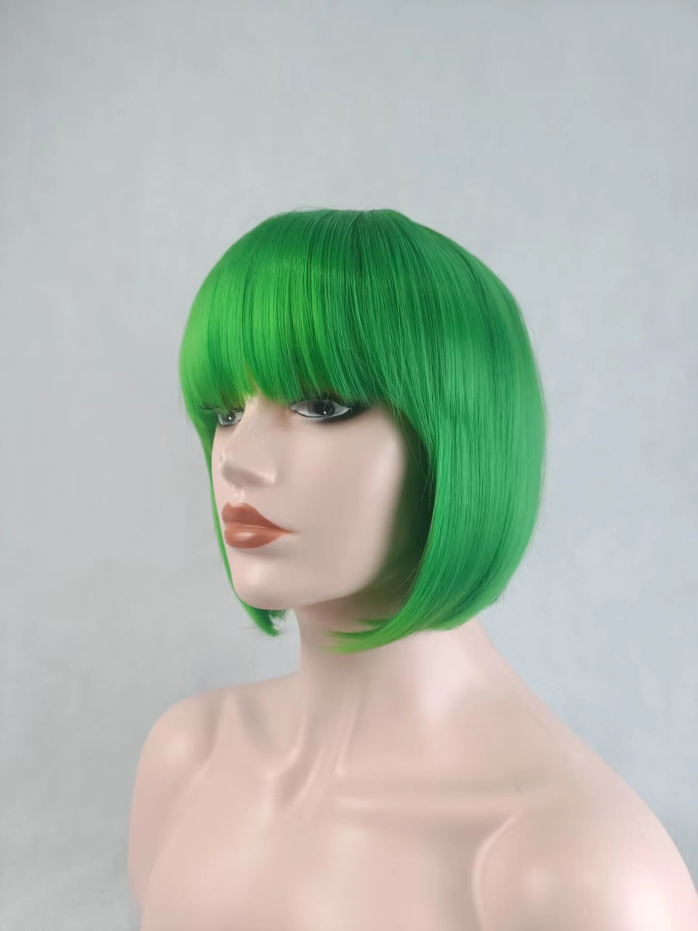 Español Hot vender verde claro pelo grueso recta peluca corta peluca Cosplay Bob con Bang