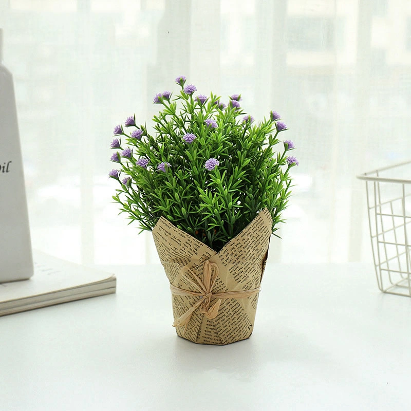 Planta de flores de lavanda con potita falsa para decoración de mesa