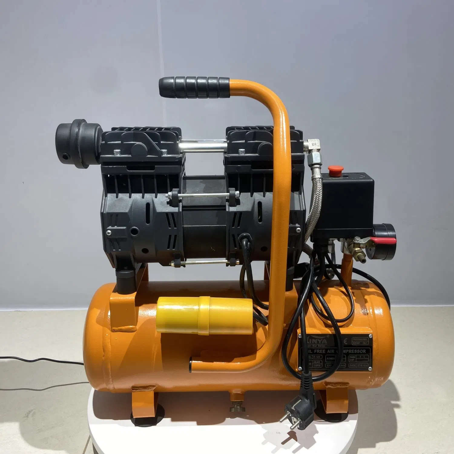 Xinya High Efficiency 220V 50Hz 60Hz 2poles 0.55kw 550W 9L Noiseless Portable Oilless Air Compressor