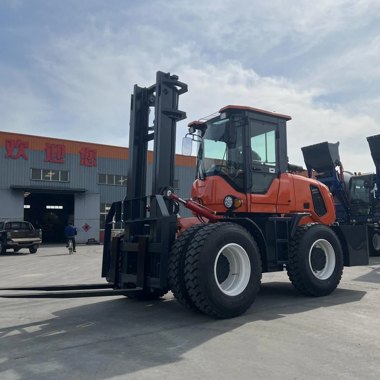 7 Tons Wheeled Lifting and Handling Forklift Loader