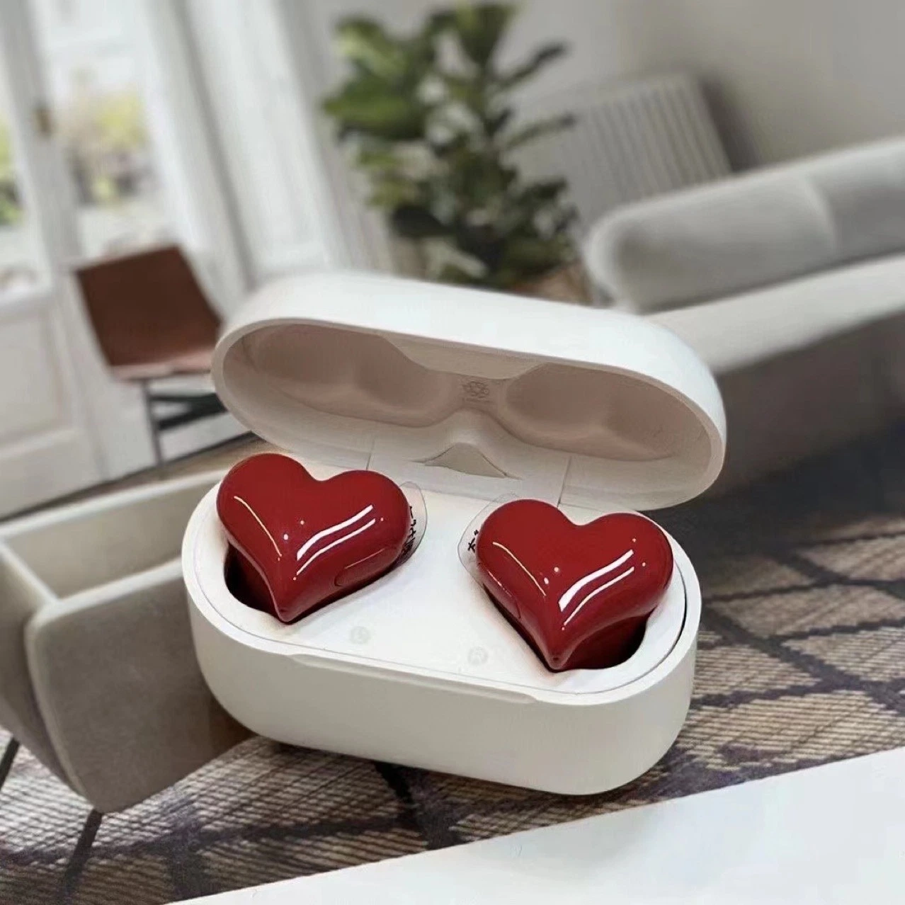 Japan&prime; S Heartbuds Bluetooth Love Headphone Hot Style Tws Heart-Shaped Earphone