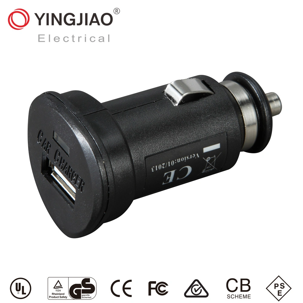 China Factory Wholesale 6W AC/DC USB Power Adapter in Car