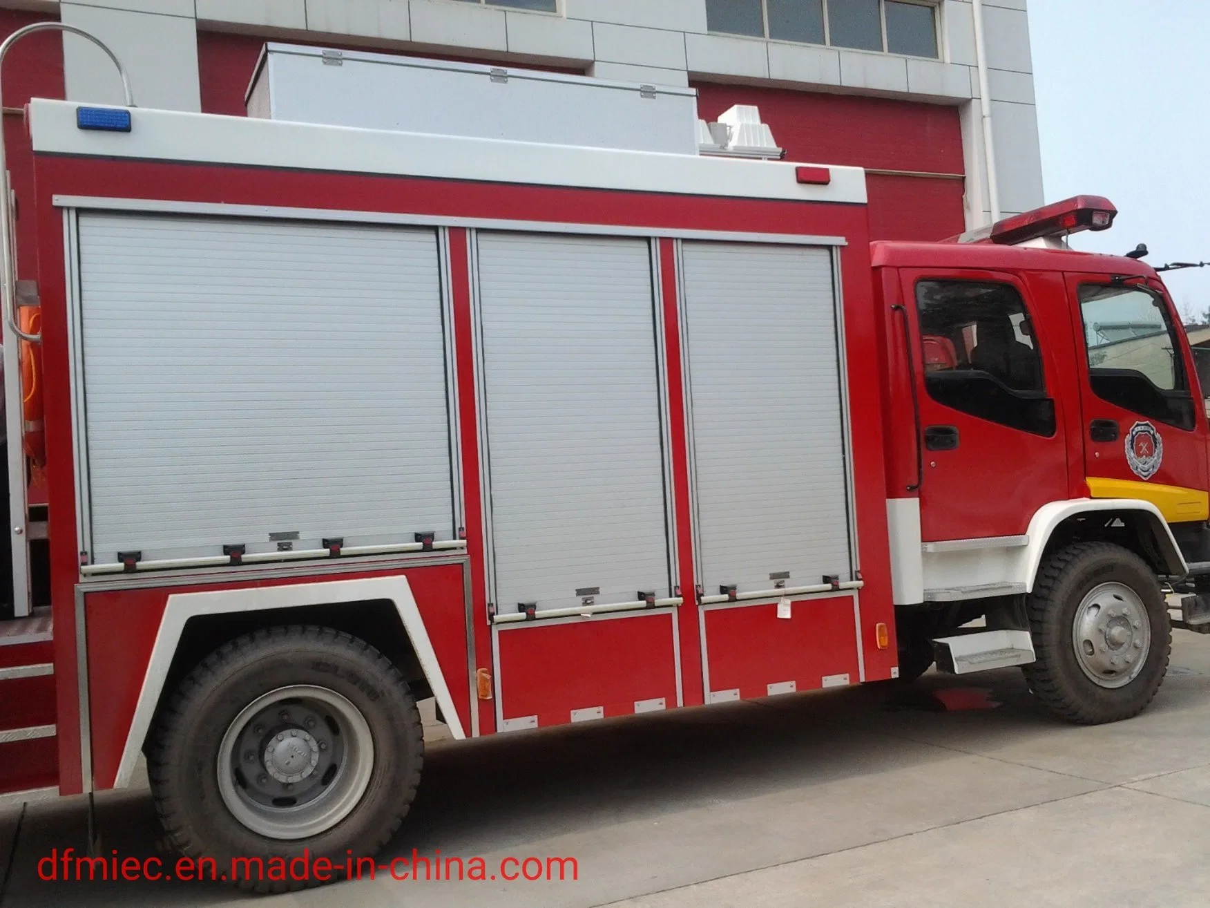 8t Sinotruk HOWO Jy80 Camion de lutte contre l'incendie de secours d'urgence avec le treuil électrique d'origine U. S. Champion N16800xf.
