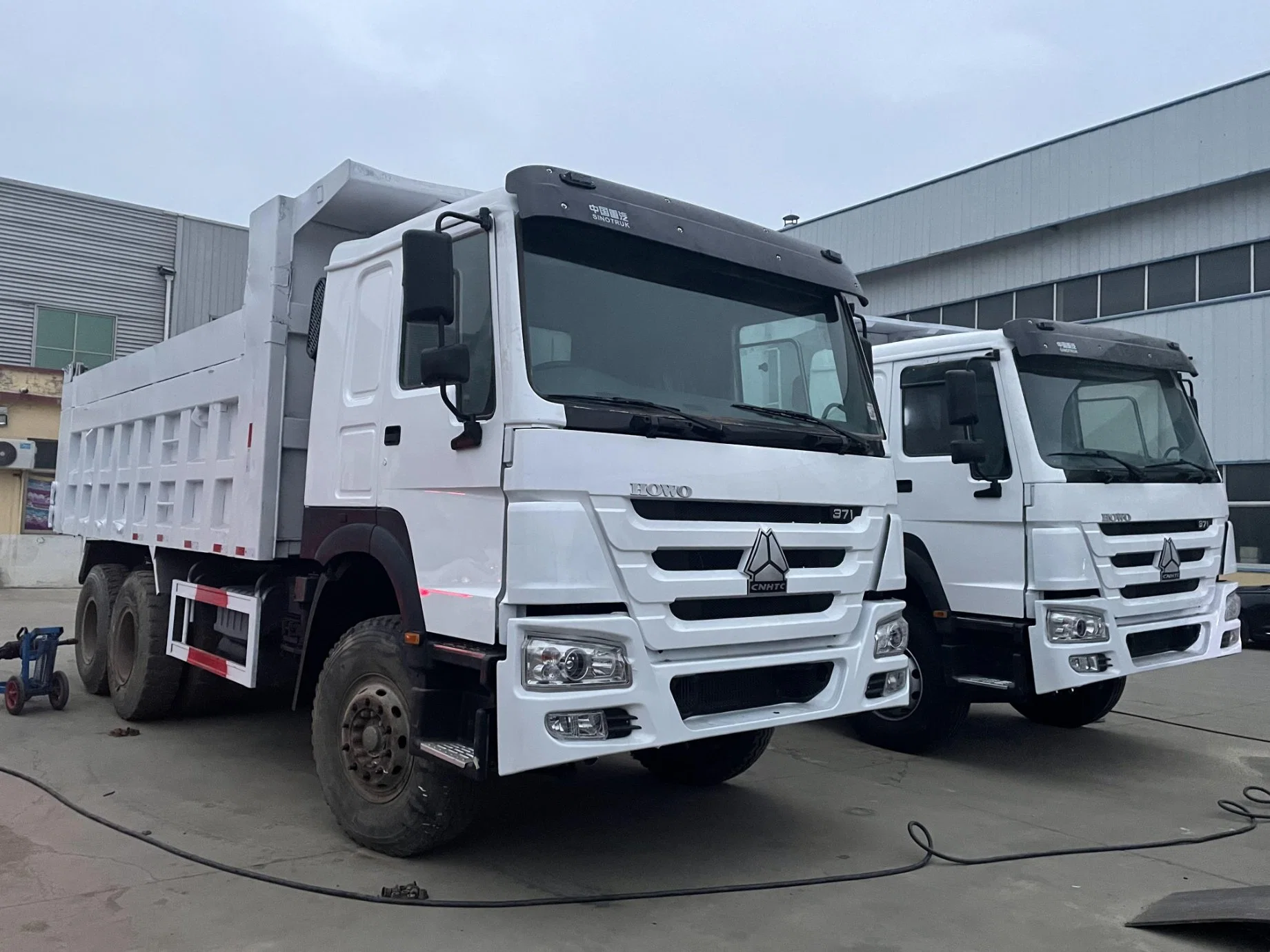 China Hersteller Sino Truck 12 Wheeler LHD 40 Tonnen 8X4 Wird zum Laden von Sandstein HOWO Kipper Dump Truck verwendet