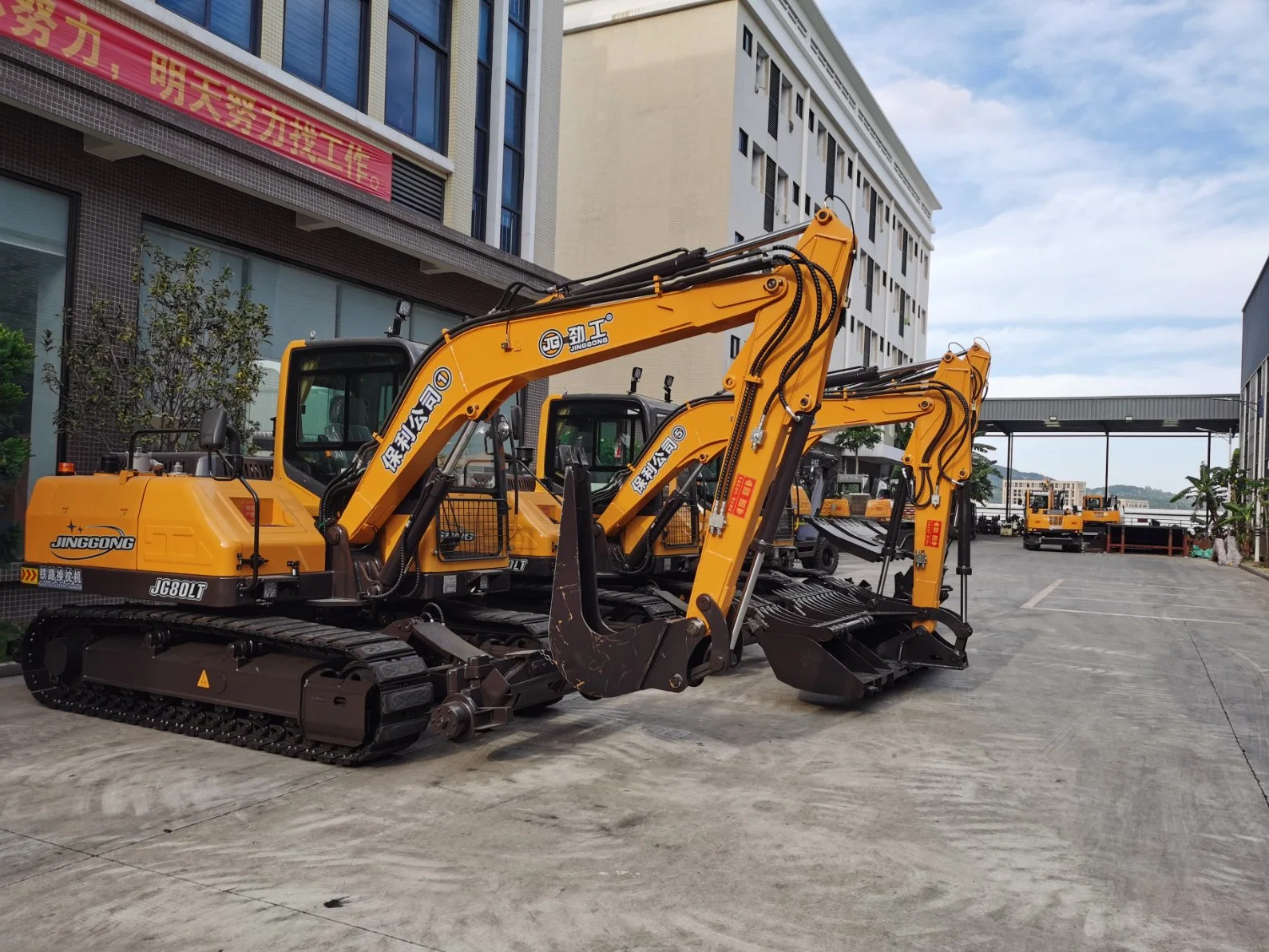 Track Maintenance Equipment for Ballast Shaping&Screening and Shoulder Profiling with Conveyor and Hopper Assembly