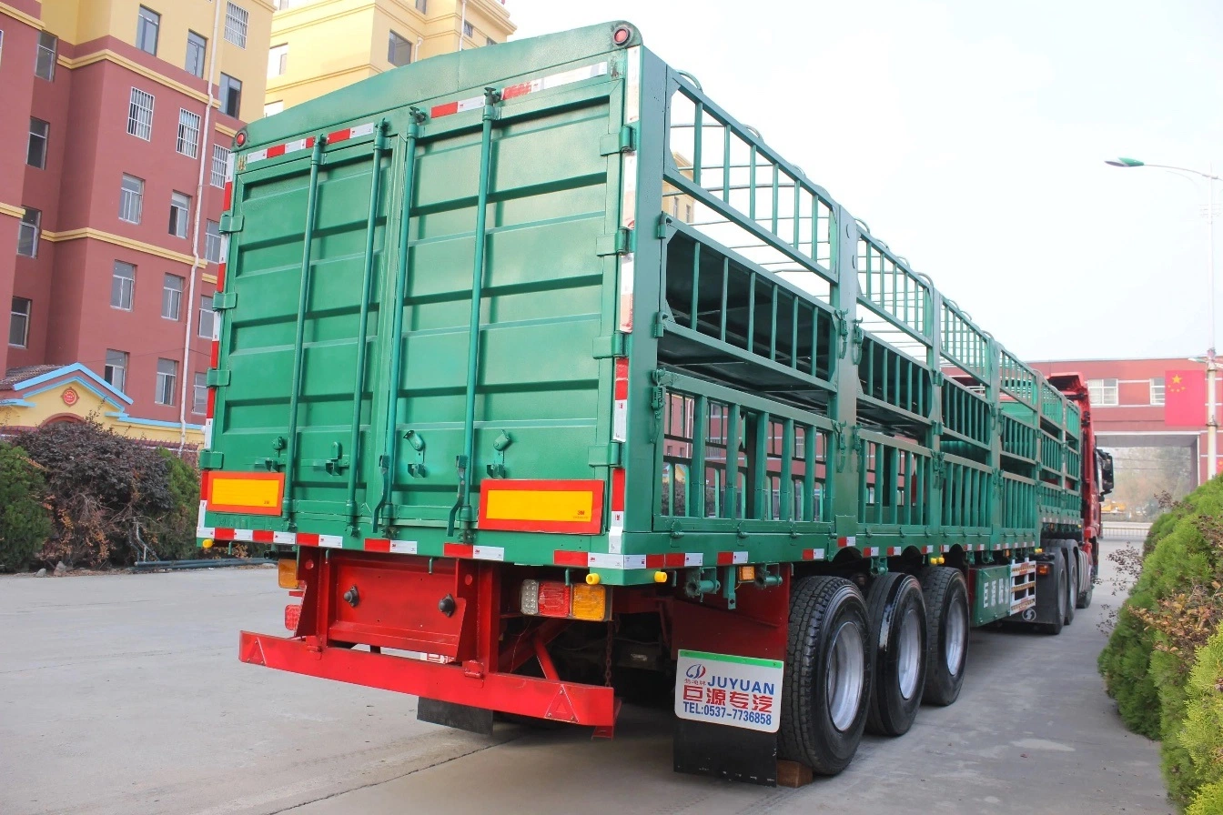 Factory Price Tri-Axle Animal Transport Stake Fence Semi Trailer for Transporting Cattle/Sheep/Horse