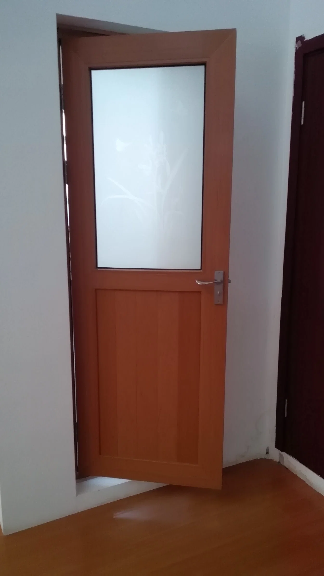 Conch PVC/UPVC White Color Bathroom Door with Shutter