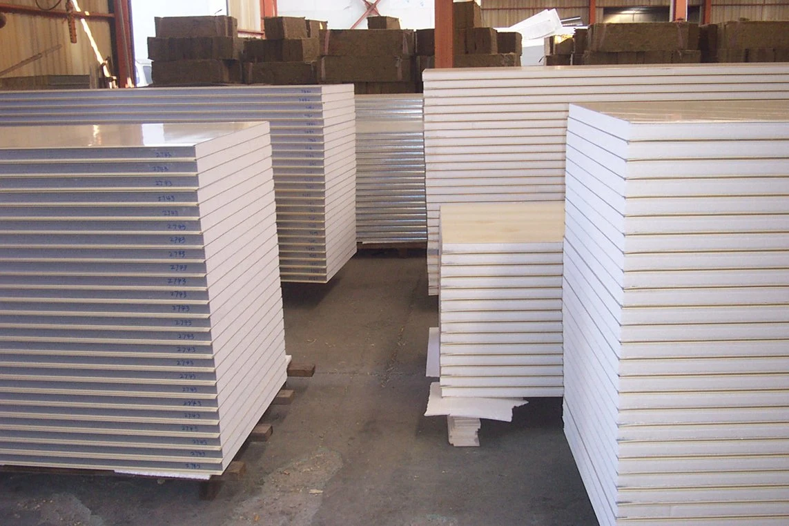 Light Weight Polyurethane Sandwich Panel for Construction Material