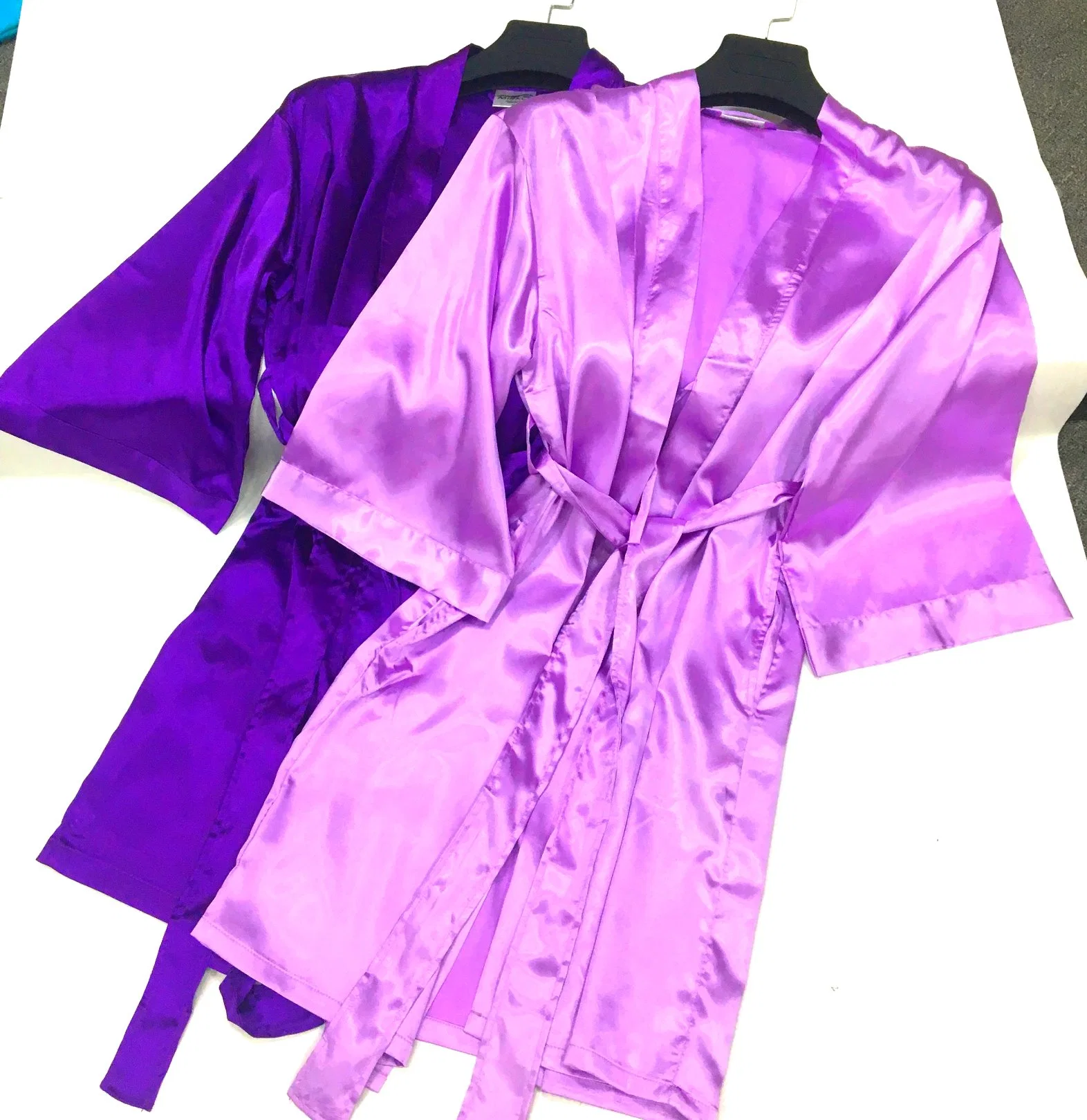 Senhoras Sleepwear Fêmea Night-Gown Mulheres Pijamas Robe acetinado de seda