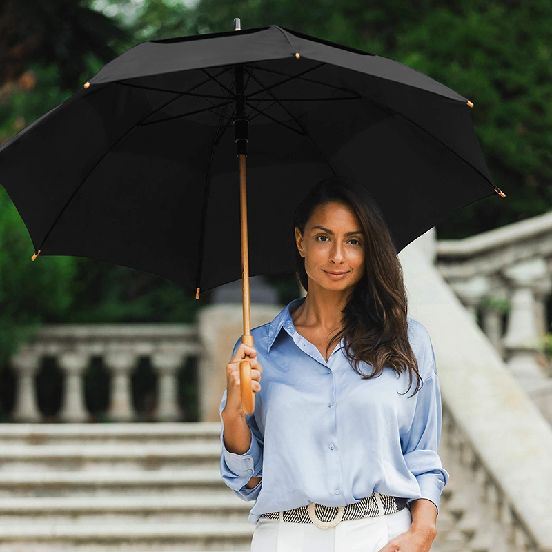 Cavalheiro preto de 23 polegadas dupla camada ventilada veio de madeira/poste suspenso Guarda-chuva com pega em madeira J.